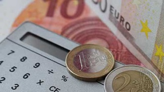 soldi e calcolatrice